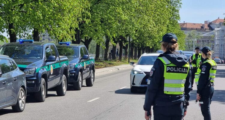 policijos pareigunai ir viesojo saugumo tarnybos pareigunai reidas reidai