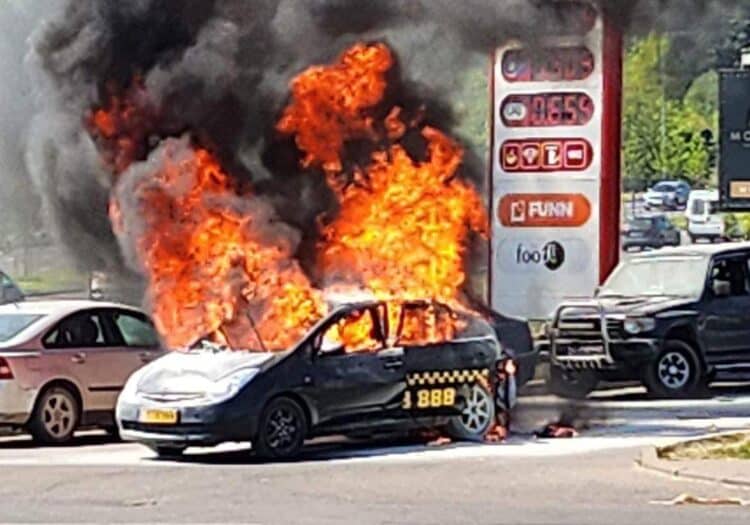 vilniuje degalineje viada sprogo toyota prius automobilis