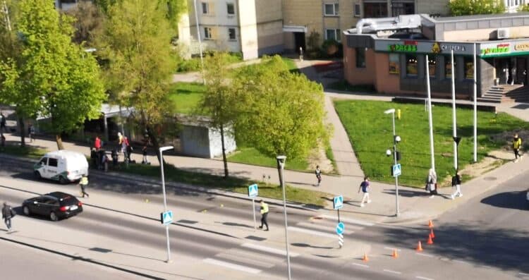 vilniuje parko gatveje partrenktas paspirtuku per pesciuju pereja vaziaves vienuolikmetis vaikas