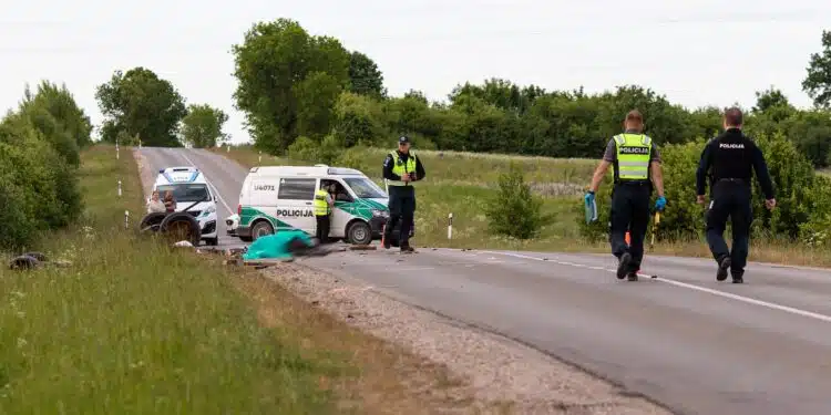 Molėtų rajone žuvo vadeliotojas, o „VW“ vairuotojas paspruko iš įvykio vietos