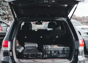 daiktai automobilio bagazineje