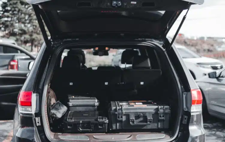 daiktai automobilio bagazineje