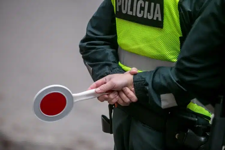 policijos pareigunas stop