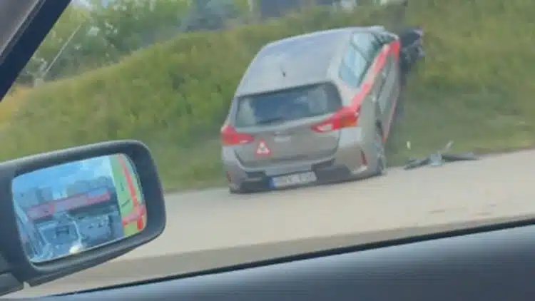 Avarija Vilniuje: Ateities gatvėje mokomasis automobilis užlėkė ant šlaito