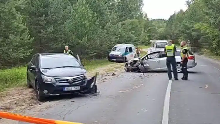 Avarija-Vilniuje-Taurupės-gatvėje-susidūrė-du-automobiliai,-yra-nukentėjusių