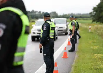 policijos pareigunai reidas