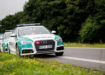 tarnybiniai policijos automobiliai audi