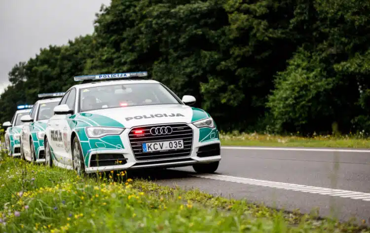 tarnybiniai policijos automobiliai audi