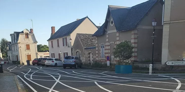 Išradimas ar kvailystė Prancūzijos kaime baltos linijos išblaško vairuotojus