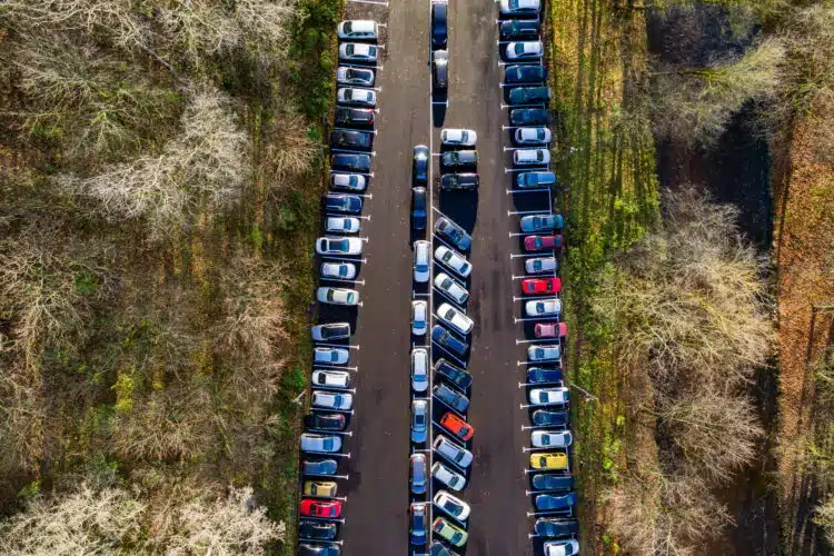 automobiliu stovejimo aikstele