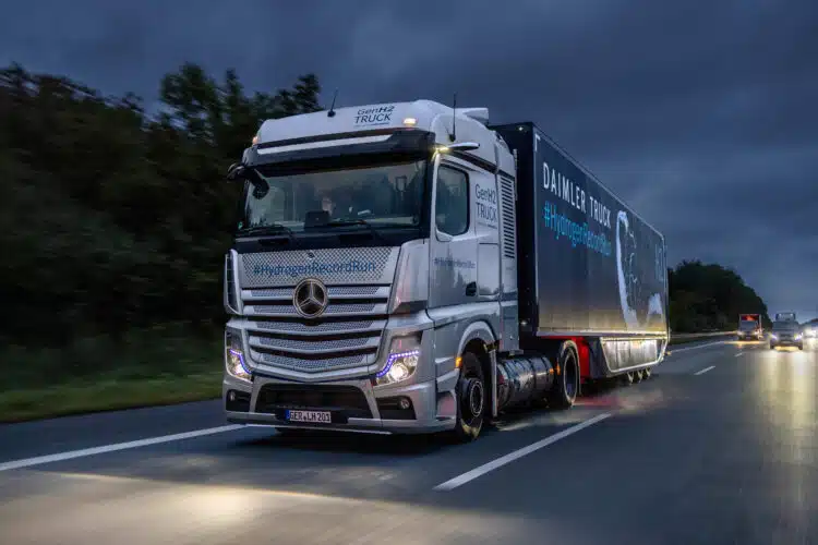 mercedes benz daimler truck genh2