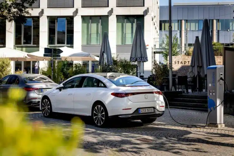 mercedes benz eqos ikrovimo stotele ikrovimas