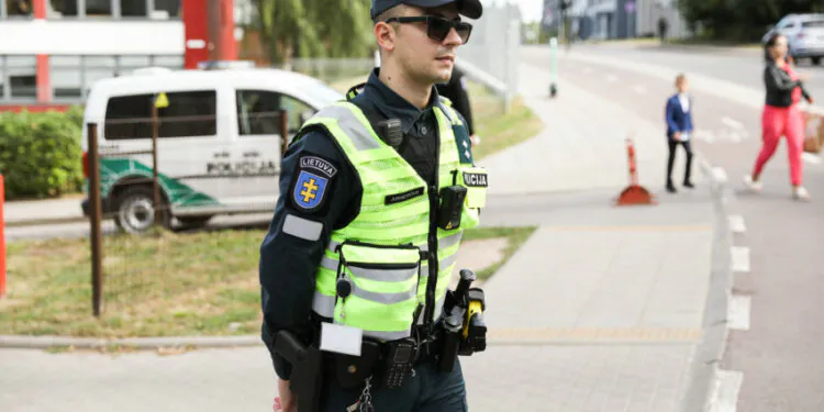 policijos pareigunas tarnybinis policijos automobilis