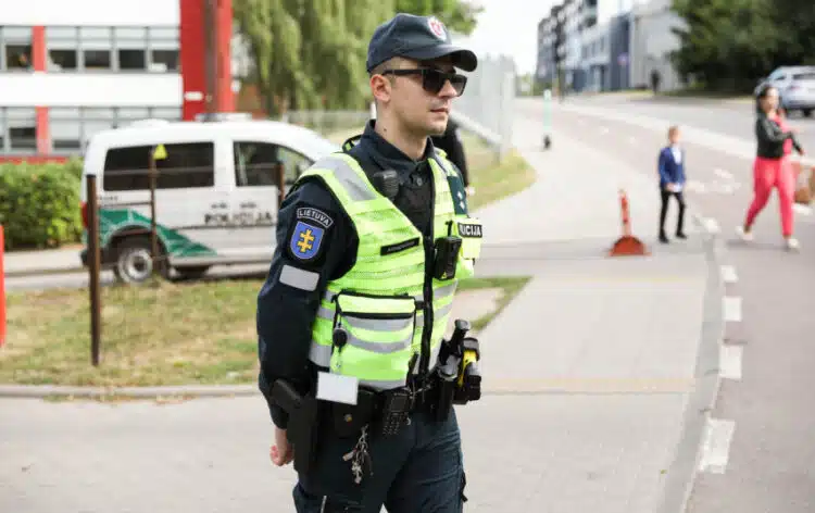 policijos pareigunas tarnybinis policijos automobilis