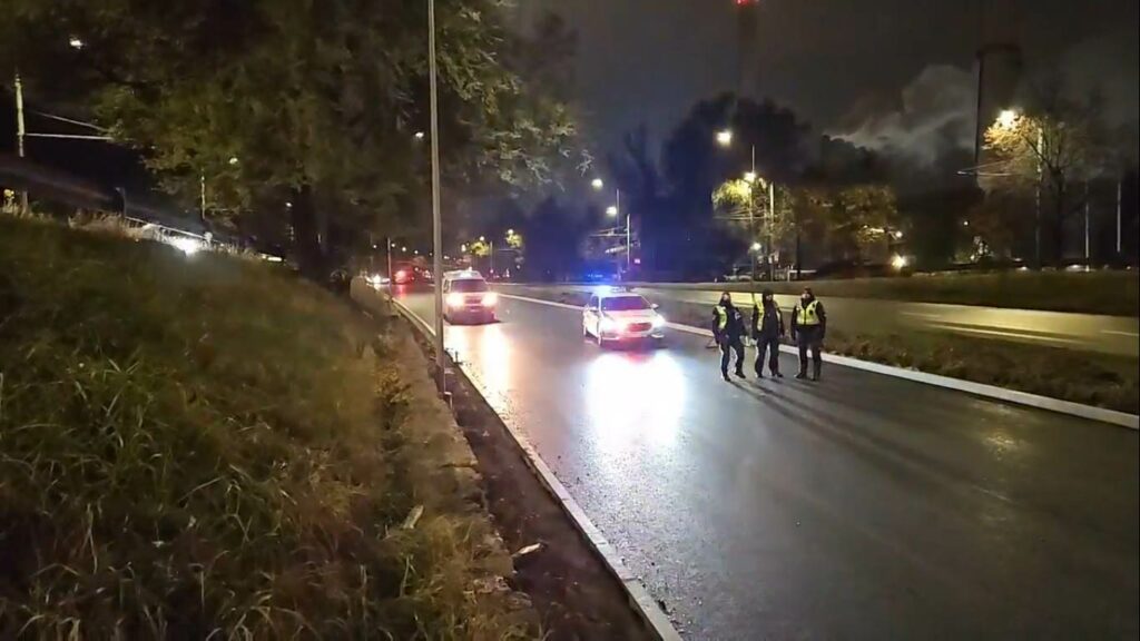 Avarija Vilniuje: girtas BMW vairuotojas Savanorių prospekte išlėkė į priešpriešą ir rėžėsi į „Seat“ automobilį