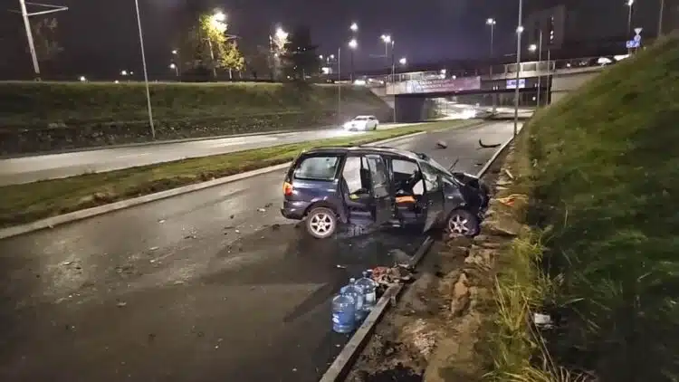 Avarija Vilniuje: girtas BMW vairuotojas Savanorių prospekte išlėkė į priešpriešą ir rėžėsi į „Seat“ automobilį