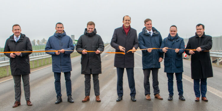 Istorinis momentas „Via Baltica“ modernizavimo procese oficialiai baigta pirmoji kelio atkarpa