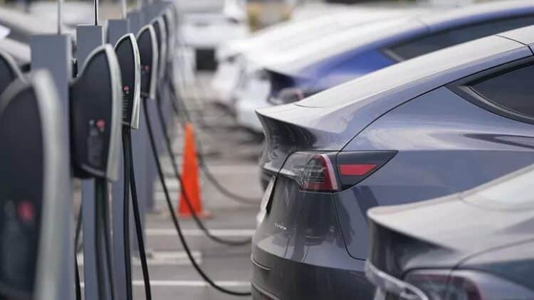 ikraunami tesla elektromobiliai ikrovimo stoteles