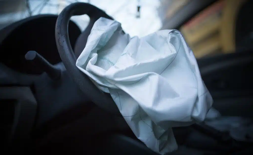 issovusios automobilio oro pagalves
