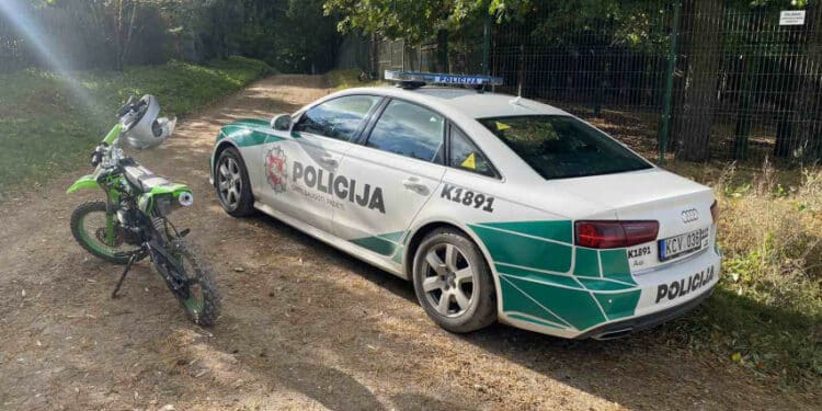 motociklas motokrosas policijos automobilis