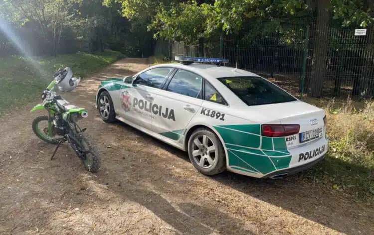 motociklas motokrosas policijos automobilis