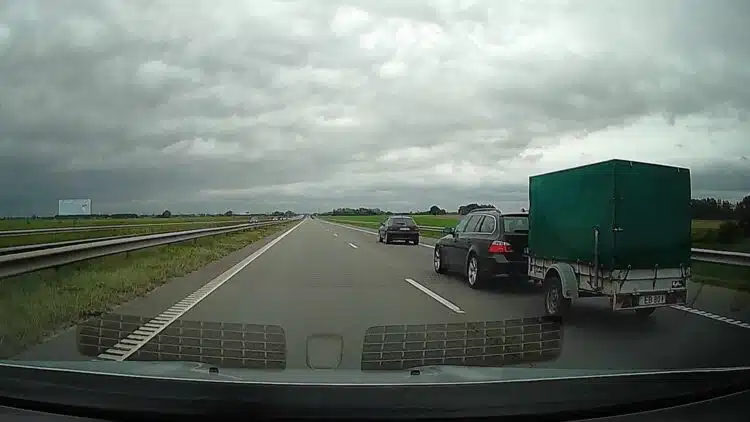 Nubaustas BMW vairuotojas, kuriam autostradoje dviejų juostų per mažai