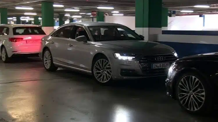 audi a8 automobilis