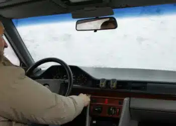 automobilio stiklas uzsales is vidaus uzsalo langas