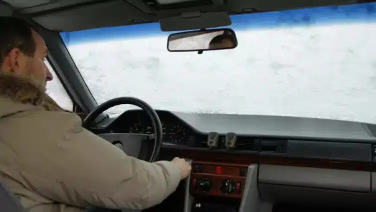 automobilio stiklas uzsales is vidaus uzsalo langas