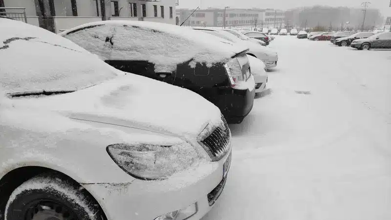 automobilio variklio sildymas ziema stovint