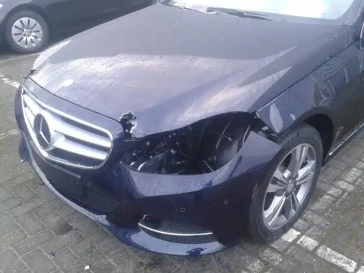 mercedes benz zibintai pavogti automobilis