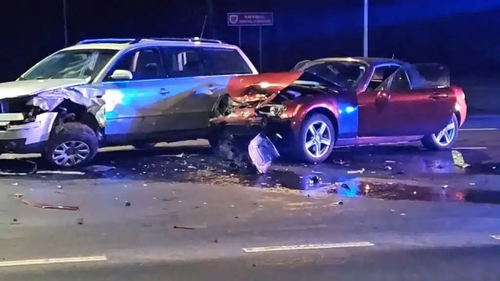 Avarija Vilniuje: Kalvarijų gatvėje susidūrus „VW“ ir „Mazda“ automobiliams nukentėjo 2 moterys