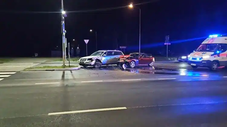 Avarija Vilniuje: Kalvarijų gatvėje susidūrus „VW“ ir „Mazda“ automobiliams nukentėjo 2 moterys