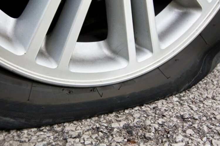 automobilio padanga su nepakankamu slegiu sumazejes padangos slegis padangu slegis