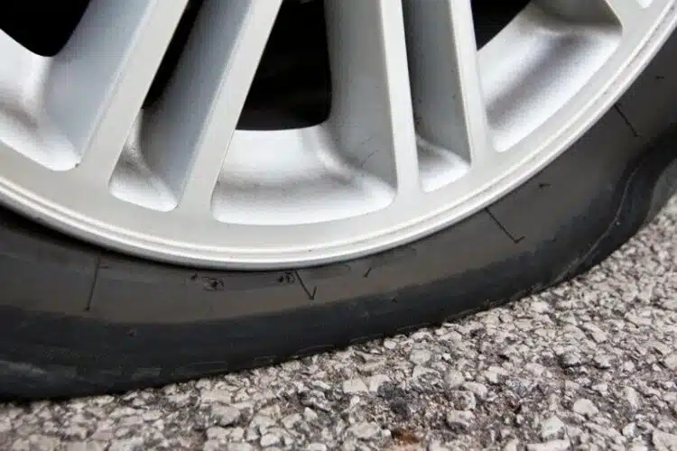 automobilio padanga su nepakankamu slegiu sumazejes padangos slegis padangu slegis
