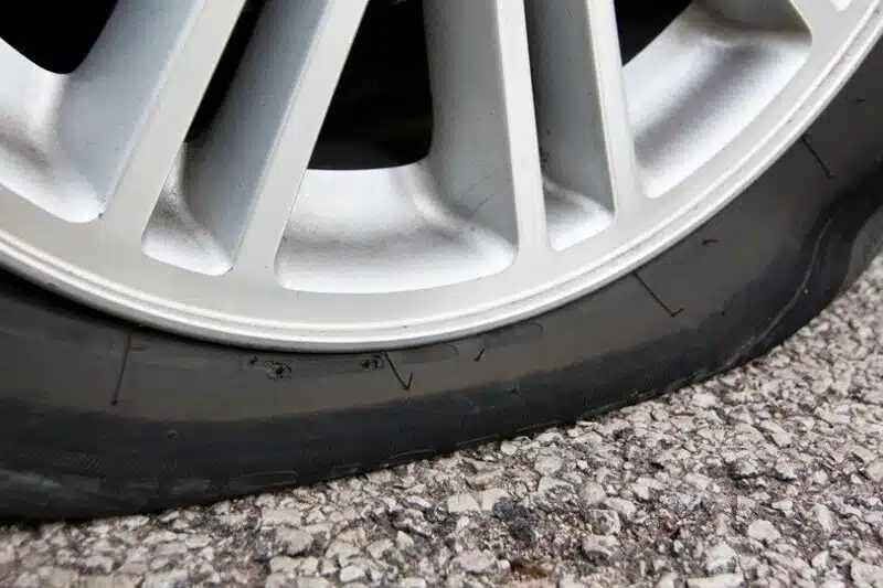 automobilio padanga su nepakankamu slegiu sumazejes padangos slegis padangu slegis