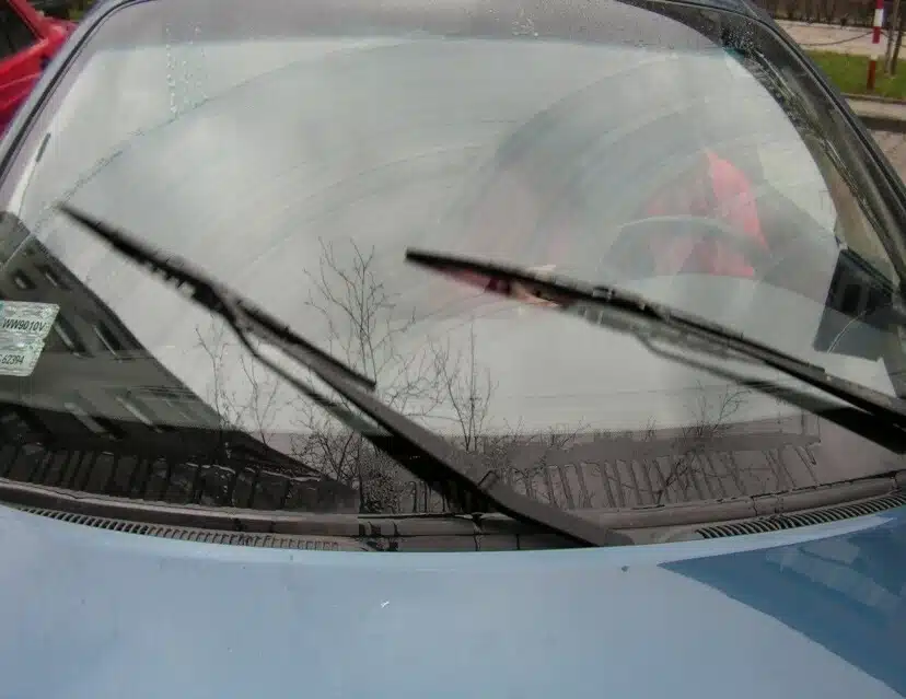 automobilio priekinis stiklas valytuvai