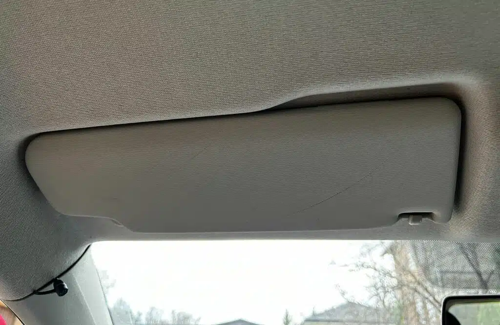 automobilio saules skydelis paslepta funkcija