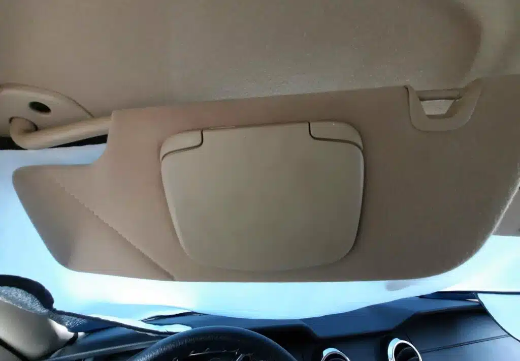 automobilio saules skydelis paslepta funkcija
