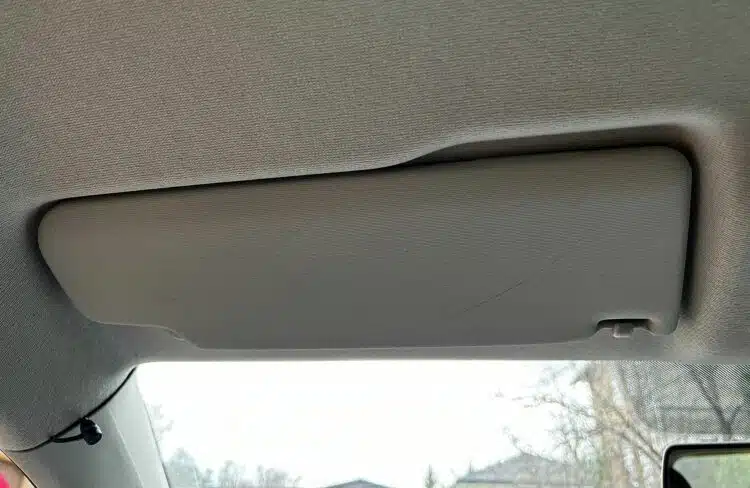 automobilio saules skydelis paslepta funkcija