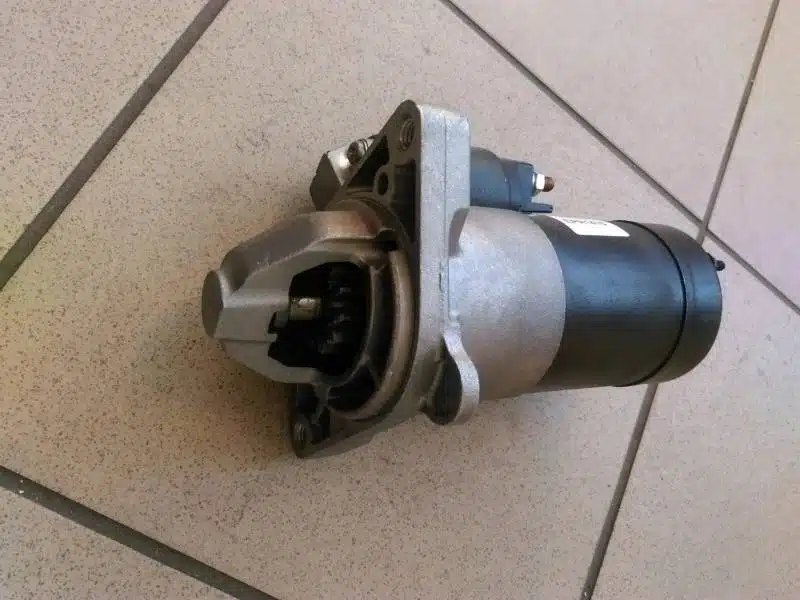 automobilio starteris