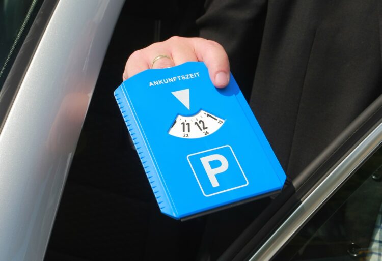 automobilio stovejimo laikrodis parkavimo laikrodis