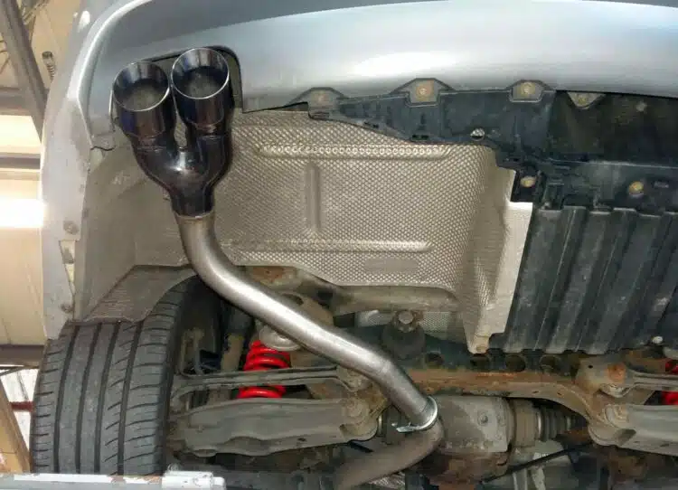 automobilio tiesus ismetimas