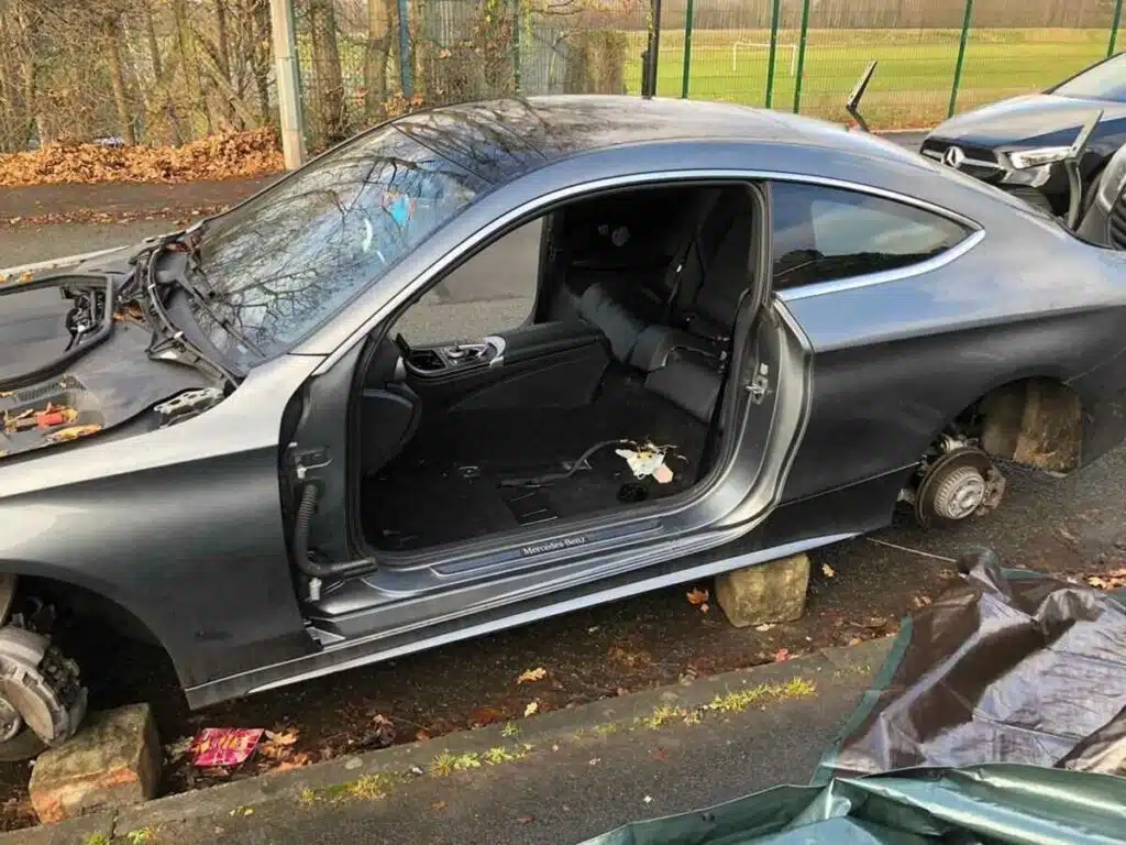 dalims isrinktas automobilio kebulas