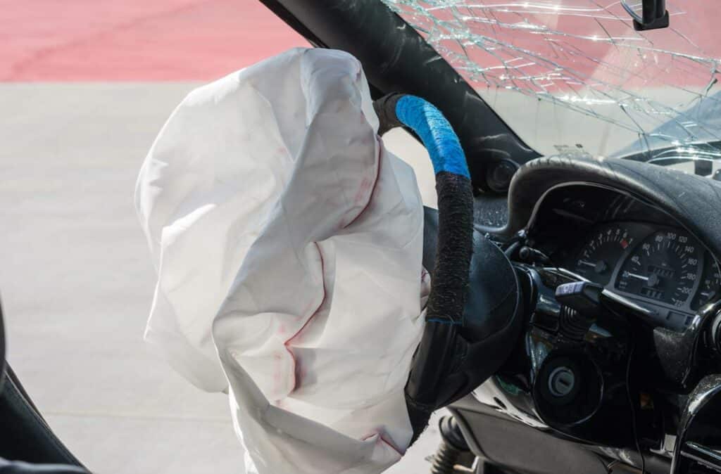 issovusi automobilio oro pagalve
