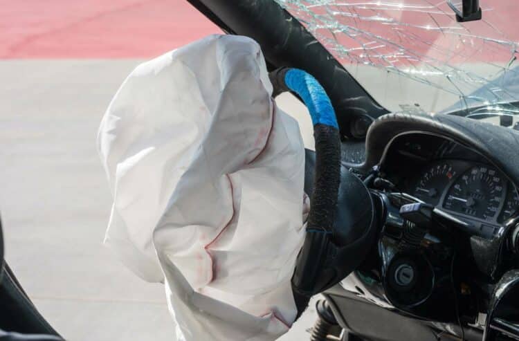 issovusi automobilio oro pagalve