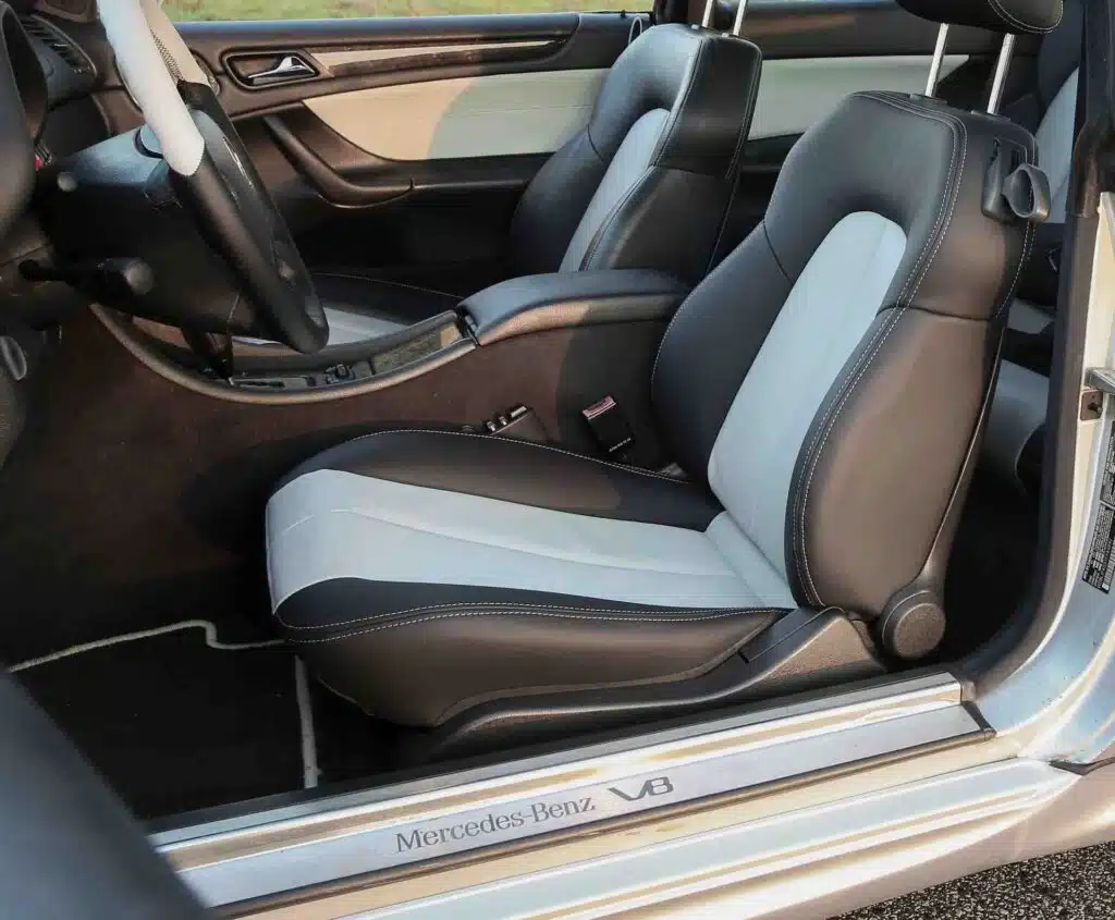 mercedes benz automobilis su v8 varikliu