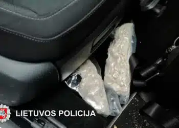 narkotines medziagos po automobilio sedyne