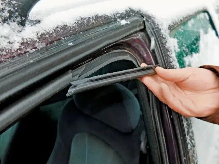 prisalusios automobilio durys suplesyti duru sandarikliai