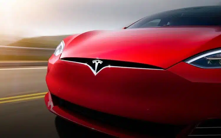 reaudonas tesla elektromobilis